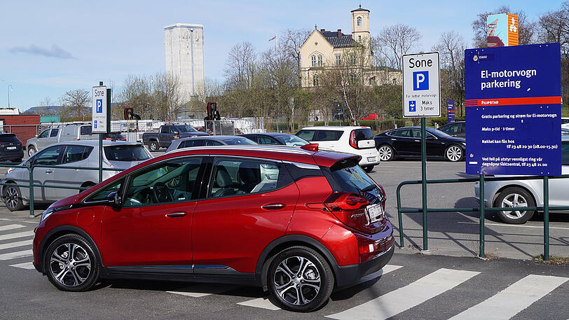 In Oslo - Europas E-Auto-Hauptstadt - gehört kostenloses Laden zum Standard - solche Anreize fördern den Verkauf von Stromern.