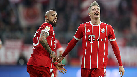 Das Hinspiel gegen den FC Augsburg gewann der FC Bayern mit 3:0: Robert Lewandowski traf doppelt, den Führungstreffer erzielte Arturo Vidal (hinten).