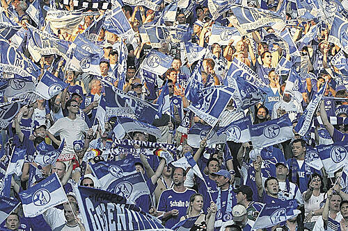 Königsblau trifft rosarot: Auf Schalke glauben die Bayern ein leichteres Spiel zu haben als daheim in Fröttmaning