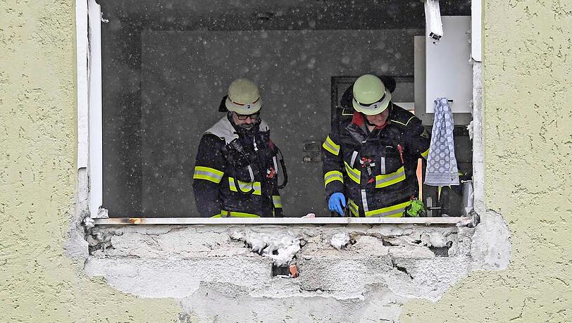 Bei der Verpuffung in der Erdgeschosswohnung am 25. April war der Mann schwer verletzt worden, jetzt ist er gestorben. Bei der Verpuffung in der Erdgeschosswohnung am 25. April war der Mann schwer verletzt worden, jetzt ist er gestorben.