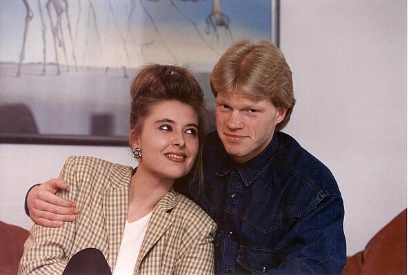 Junges Glück: Oliver Kahn mit seiner damaligen Freundin und späteren Frau bzw. Ex-Frau Simone. Junges Glück: Oliver Kahn mit seiner damaligen Freundin und späteren Frau bzw. Ex-Frau Simone.