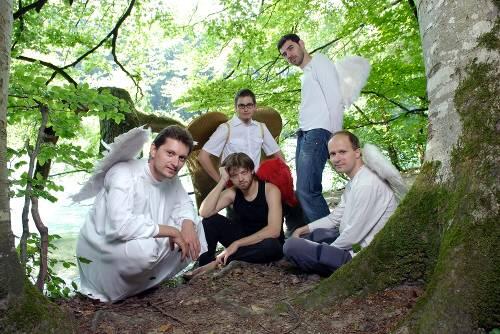 Hoppe, hoppe Reiter, Engelchen jazzt weiter: Die Schweizer Band &bdquo;mats-up&ldquo; kündigt für ihren heutigen Auftritt beim Fürther mini-festival &bdquo;metaphische Tanz-Musiik&ldquo; an.