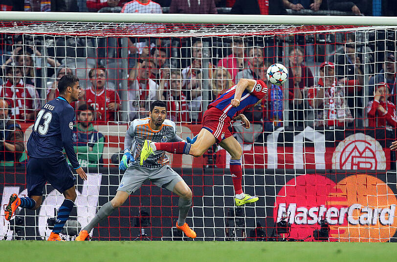FC Bayern gegen FC Porto: Robert Lewandowski trifft zum 3:0.