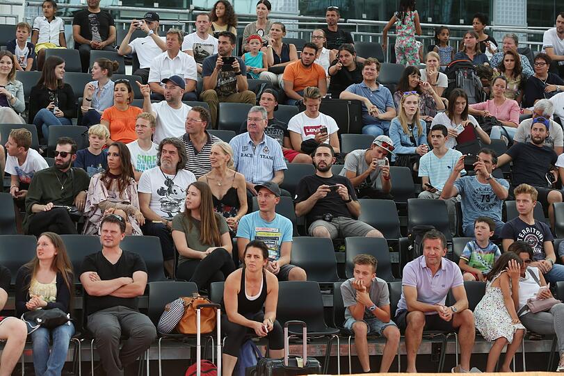 Models und Mountainbiker am Flughafen: Die Bilder vom "Schöne Münchnerin"-Wildcard-Event beim "Bike & Style"-Festival zum Durchklicken.