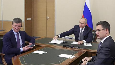 Der Putin-Vertraute Dmitri Kosak (l) ist jetzt hauptamtlich und dauerhaft für die Ukraine zuständig.