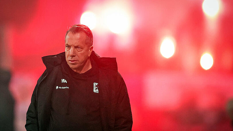 Wenn der Cheftrainer der Blauen rot sieht: 1860-Coach Kauczinski zeigt sich nach dem 0:4-Debakel bei Jahn Regensburg „fassungslos“ und kündigt an, die Zügel anzuziehen.
