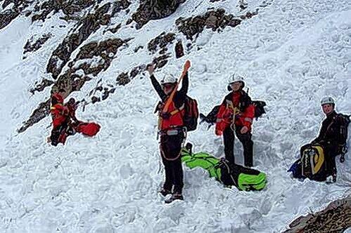 Auf der Rubihorn-Nordwand riss die Lawine zwei Kletterer mit sich. Zum Glück konnten die Retter noch helfen.