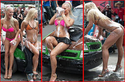 SEXY CAR-WASH: Was für eine heiße Autowäsche: Beim Sexy Car Wash werden Männerträume wahr. Während des 17. Opeltreffens in der Nähe von Oschersleben (Sachsen-Anhalt) sorgten die Damen mit ihrer scharfen Showeinlage für Stimmung.