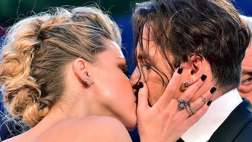 Amber Heard und Johnny Depp wollen sich scheiden lassen Amber Heard und Johnny Depp wollen sich scheiden lassen