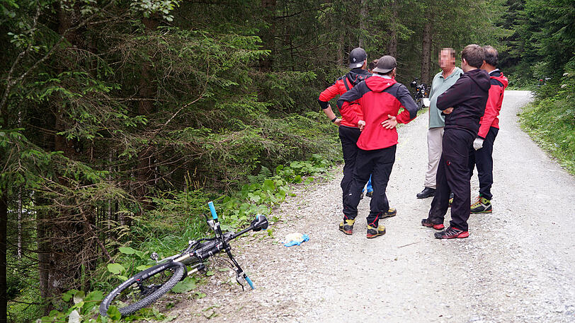 Tödlicher Mountainbike-Unfall im Zillertal. Die Bilder von der Unfallaufnahme.