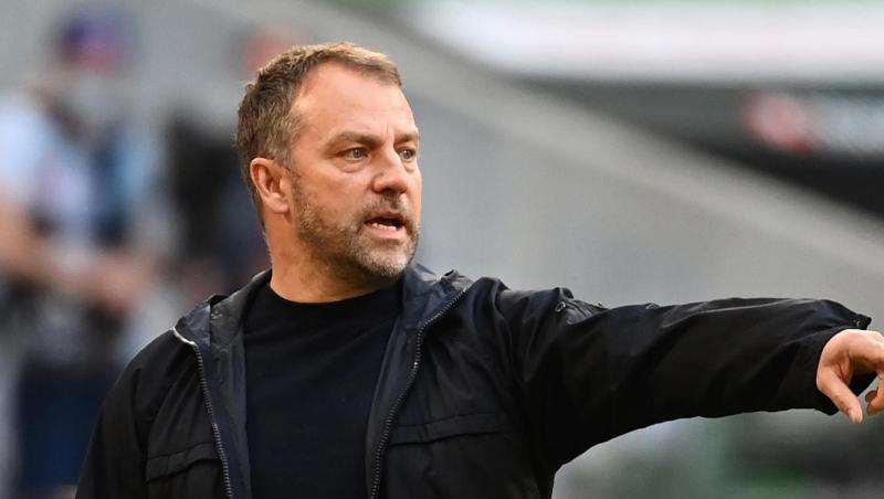 Trainer Hansi Flick steht noch beim FC Bayern München unter Vertrag.