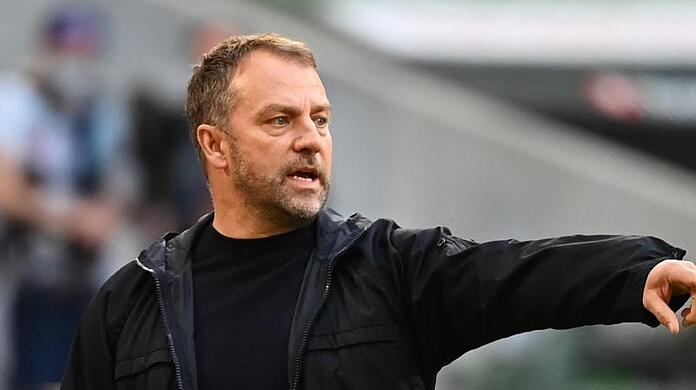 Trainer Hansi Flick steht noch beim FC Bayern München unter Vertrag.