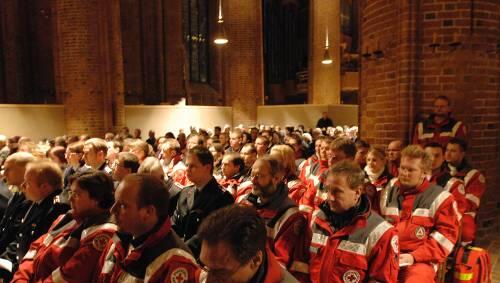 250 Menschen nahmen an dem Trauergottesdienst in Hannover teil. 250 Menschen nahmen an dem Trauergottesdienst in Hannover teil.