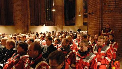 250 Menschen nahmen an dem Trauergottesdienst in Hannover teil.