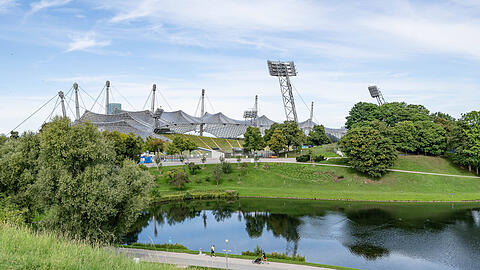 Für die olympischen Spiele 1972 gebaut sind Olympiastadtion, -halle und -park zum Wahrzeichen der Stadt München geworden.
