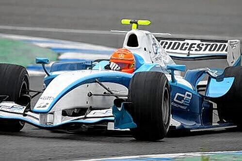 Testrunden im GP2-Mercedes trotz widriger Bedingungen: Michael Schumacher.