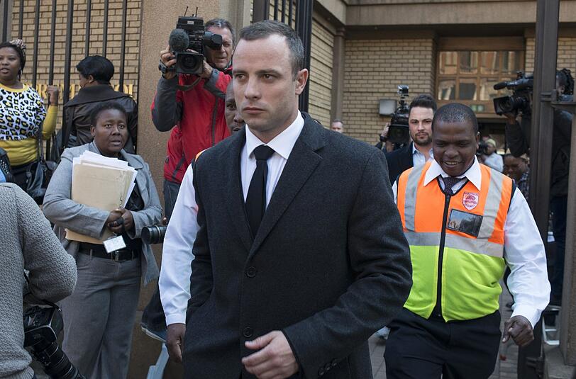 Oscar Pistorius verlässt am 20. Mai das Gericht in Pretoria.