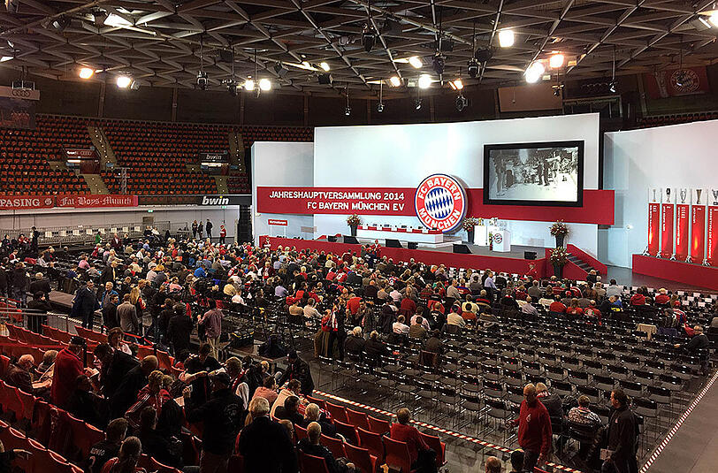 Langsam füllen sich die Ränge des Audi Dome.Wo die meisten Mitglieder sitzen, spielen normalerweise die Bayern-Baskets.