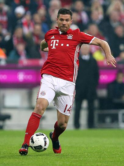 Xabi Alonso: Note 4 - Der Mittelfeld-Maestro in seinem 100. Pflichtspiel für die Bayern. Bekam das Zentrum diesmal nicht wie sonst in den Griff, bei Schalkes Kontern nur Zuschauer.