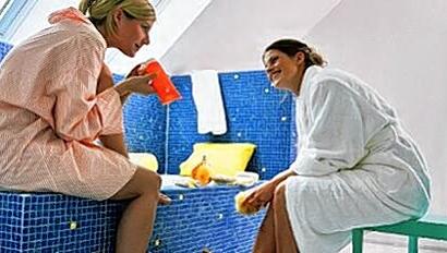 Zeit für Muße im Badezimmer: In der kalten Jahreszeit braucht die Haut nicht nur mehr, sondern auch eine andere Pflege. Zeit für Muße im Badezimmer: In der kalten Jahreszeit braucht die Haut nicht nur mehr, sondern auch eine andere Pflege.