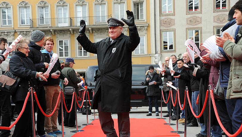 Als zweiter kommt: Bestatter Franz Schmid. Als zweiter kommt: Bestatter Franz Schmid.