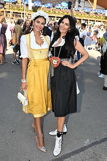 Influencer unter sich: Shanice Messina und Jeannette Graf posierten in ihren Dirndln.