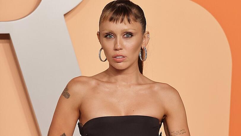 Miley Cyrus postet Albumcover und den Erscheinungstag.