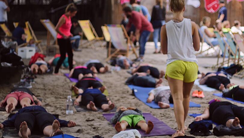 Entspannter Start in den Tag: Pop-up-Yoga. Entspannter Start in den Tag: Pop-up-Yoga.