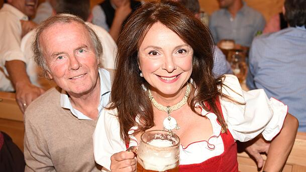 Uschi Dämmrich von Luttitz mit Ehemann Eckart 2018 auf der Wiesn. Uschi Dämmrich von Luttitz mit Ehemann Eckart 2018 auf der Wiesn.