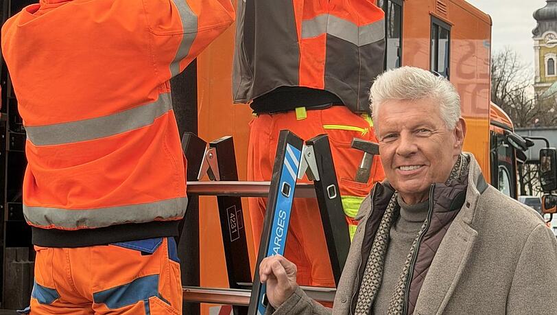 Oberbürgermeister Dieter Reiter (SPD) hat am Dienstagvormittag freudestrahlend den Abbau der Tempo-30-Schilder an der Landshuter Allee begleitet. Oberbürgermeister Dieter Reiter (SPD) hat am Dienstagvormittag freudestrahlend den Abbau der Tempo-30-Schilder an der Landshuter Allee begleitet.