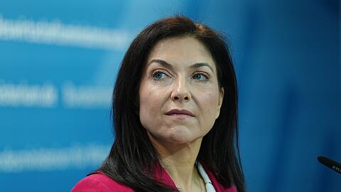 Wirtschaftsministerin Reiche erwartet von der Branche eine volle Weitergabe der Steuersenkung. (Archivbild)