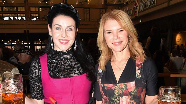 Anita Eichhorn mit "Dahoam is Dahoam"-Kollegin Silke Popp. Anita Eichhorn mit "Dahoam is Dahoam"-Kollegin Silke Popp.