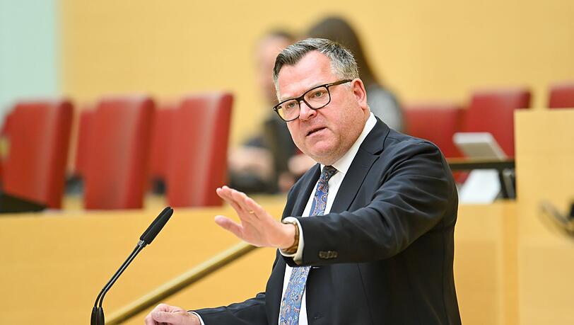 Der Münchner Rechtsanwalt und CSU-Landtagsabgeordnete Josef Schmid soll neuer Justizminister in Bayern werden. (Archivbild) Der Münchner Rechtsanwalt und CSU-Landtagsabgeordnete Josef Schmid soll neuer Justizminister in Bayern werden. (Archivbild)