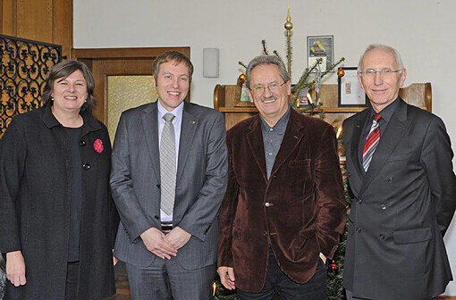 V.l.n.r.: Branddirektorin Sandra Gebhart, Oberbranddirektor Wolfgang Schäuble, Oberbürgermeister Christian Ude und Kreisverwaltungsreferent Wilfried Blume-Beyerle.