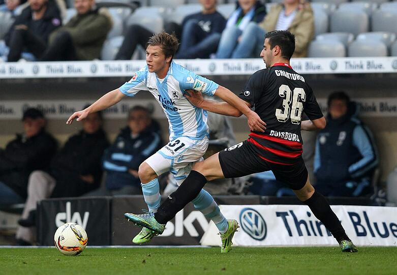 Sechzigs Richard Neudecker (l.) gegen Giogi Chanturia vom MSV Duisburg.
