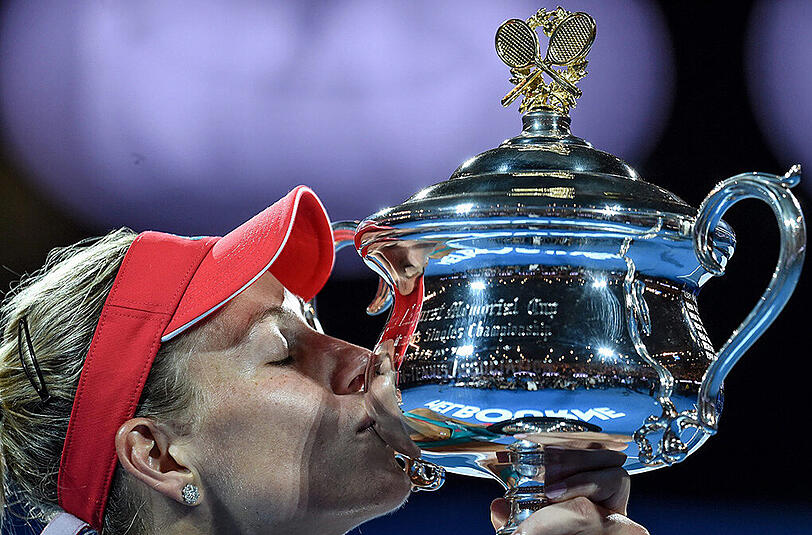 "Ich bin ein Grand-Slam-Champion, das klingt so verrückt", sagte Angelique Kerber nach dem 6:4, 3:6, 6:4 im Finale der Australian Open gegen Titelverteidigerin Serena Williams (USA). Die Bilder des Wahnsinns-Finale...