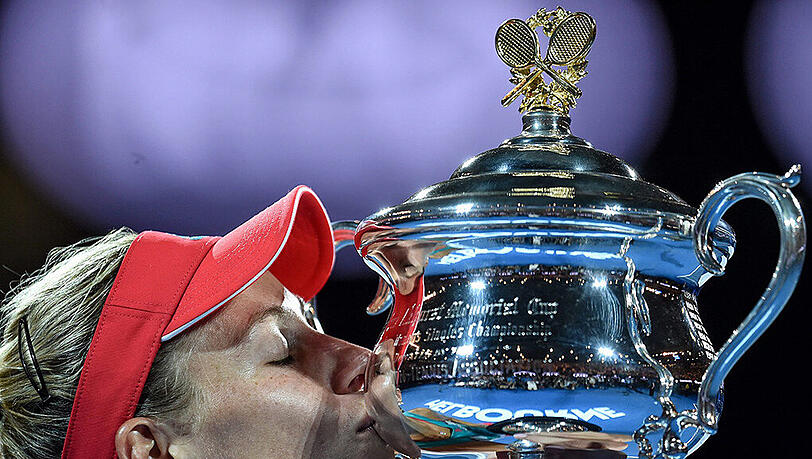 "Ich bin ein Grand-Slam-Champion, das klingt so verrückt", sagte Angelique Kerber nach dem 6:4, 3:6, 6:4 im Finale der Australian Open gegen Titelverteidigerin Serena Williams (USA). Die Bilder des Wahnsinns-Finale... "Ich bin ein Grand-Slam-Champion, das klingt so verrückt", sagte Angelique Kerber nach dem 6:4, 3:6, 6:4 im Finale der Australian Open gegen Titelverteidigerin Serena Williams (USA). Die Bilder des Wahnsinns-Finale...