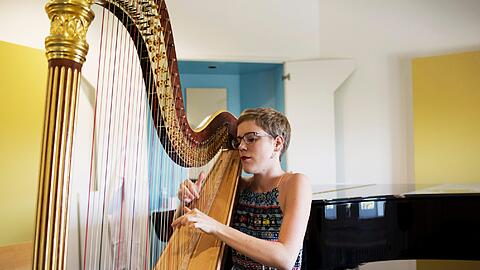 Die französische Harfenistin Agnes Clément gewann beim ARD-Musikwettbewerb den 1. Preis und den Publikumspreis.