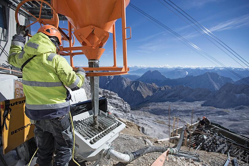Wird bald winterfest gemacht: Die Baustelle der Eibsee-Seilbahn auf der Zugspitze.