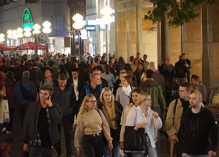 Shoppen und Kultur: Die Kaufingerstraße war gut gefüllt