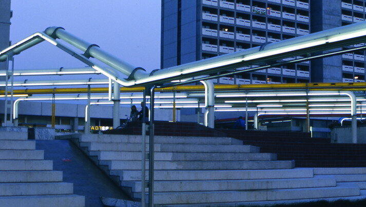 1972 gab es Lichtschienen entlang der Rohre. 1972 gab es Lichtschienen entlang der Rohre.
