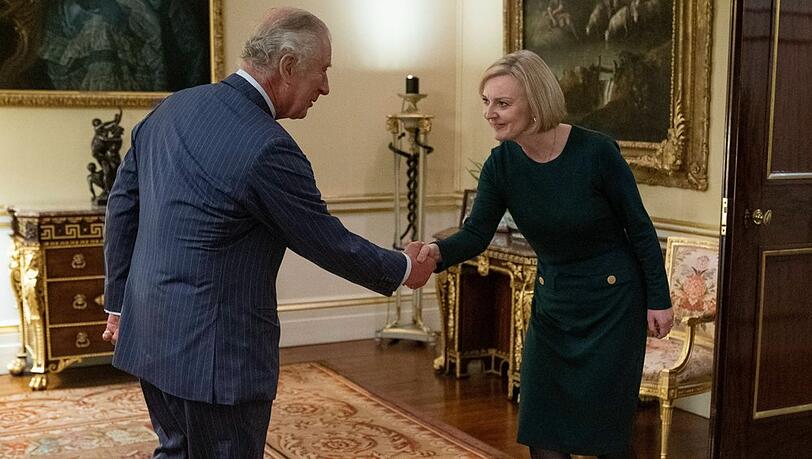 König Charles III. und Liz Truss bei einem Treffen am 12. Oktober.