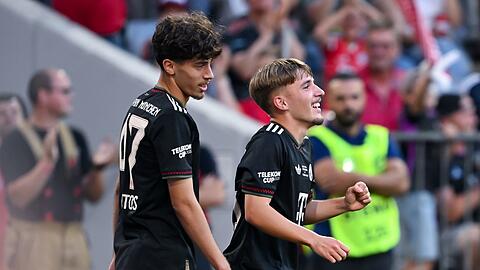 Teenager David Santos Daiber (links) kam in der Saison zweimal in der Bundesliga zum Einsatz. (Archivbild)