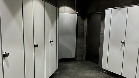 Positiv &uuml;berrascht ist Thomas von der &ouml;ffentlichen Toilette am Stachus: Sauber, neu und es riecht sogar angenehm.