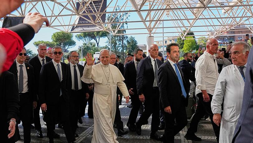 Papst Leo XIV. unterzieht sich einer Operation zur Entfernung eines Lungenknotens.