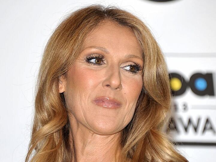 Celine Dion würde auch gerne mal einen Drink zu sich nehmen