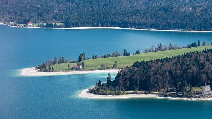 Der Walchensee ist sehr tief, und es gibt dort viele Strömungen. Die Suche nach dem Vermissten gestaltet sich deshalb schwierig.