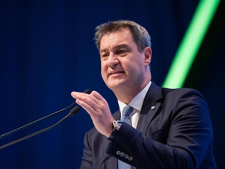 Markus Söder, CSU-Parteivorsitzender und Ministerpräsident von Bayern, spricht auf dem CSU-Parteitag in der Olympiahalle. Foto: Matthias Balk/dpa