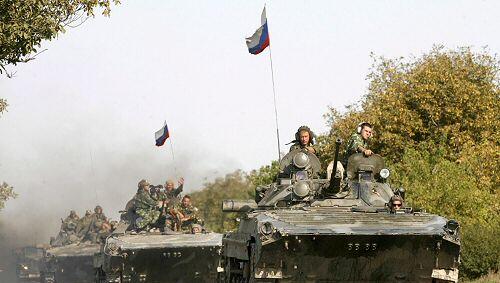 Die russischen Panzer müssen sich weiter zurückziehen, verlangt die EU Die russischen Panzer müssen sich weiter zurückziehen, verlangt die EU