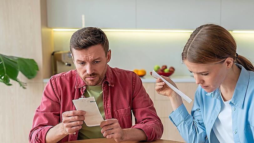 Trotz Arbeit nicht genug Geld zum Leben? Dann kann man aufstocken. Die Zahl der Menschen, die darauf angewiesen sind, ist zuletzt gestiegen.